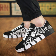 Carica l&#39;immagine nel visualizzatore di Gallery, New Graffiti Men&#39;s Shoes
